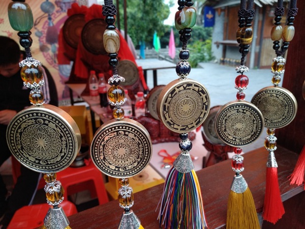 AG亚娱集团:谢霆锋高调搬离旧居 疑与周迅转玩地下情(图)(图2) AG亚娱集团