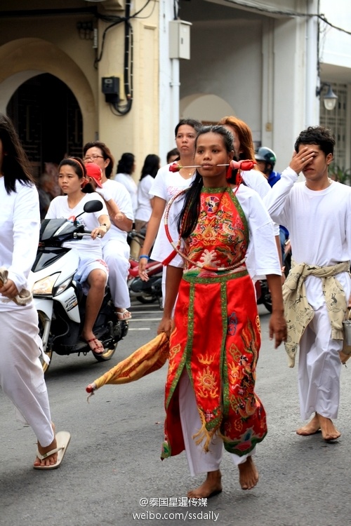 AG亚娱集团官方|平顶山市平东幼儿园开展亲子共创绘本《战疫病毒我不怕》(图2) ag亚娱官网