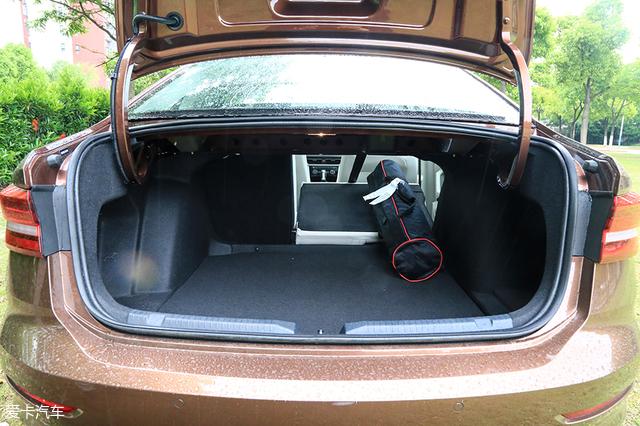 城关镇中心幼儿园举办第一届亲子马拉松活动‘AG亚娱集团官方’(图2) AG亚娱集团官方