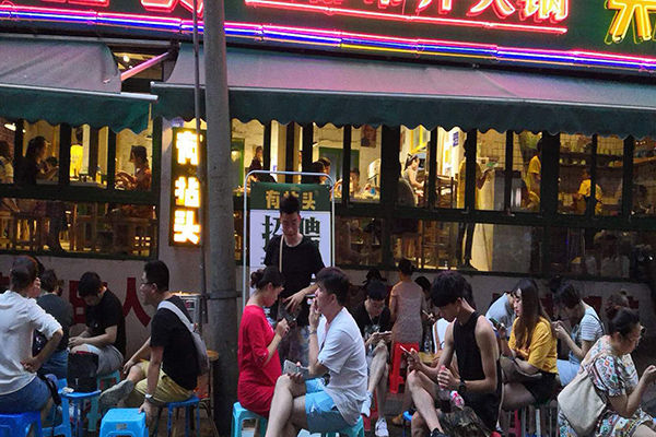 霍启刚郭晶晶穿情侣装现身 亲密搂腰疑好事将近|AG亚娱集团(图4) ag亚娱官网