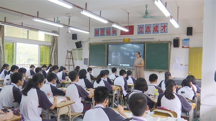 ag亚娱官网|熊黛林疑与郭富城分手 戴尾戒指宣告:重新上路(图3) AG亚娱集团官方