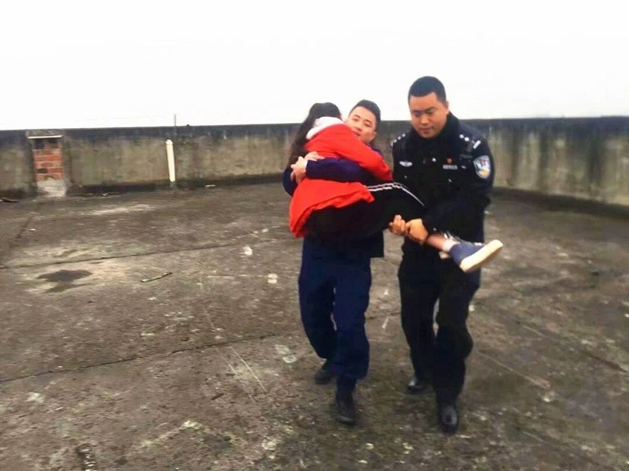 前男友王明阳拍吻戏主动靠近 萧亚轩尴尬频笑场(图)【AG亚娱集团】(图1) AG亚娱集团官方